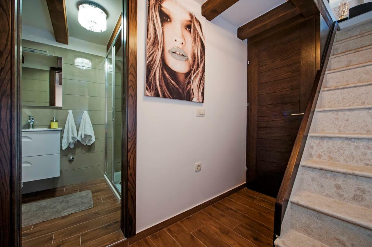 Villa Nea Seaview 3-Apartments! Rovinj Exterior photo